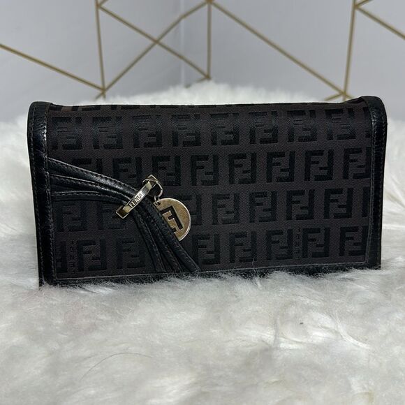 💯Authentic Fendi Long Bi-fold Wallet🍀 - Picture 12 of 12